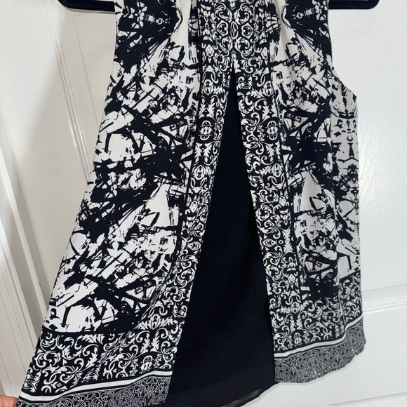 Madison Graphic Black and White Sleeveless Blouse - Picture 7 of 8